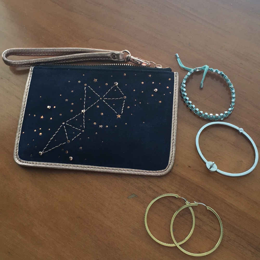 Fossil wristlet and jewelry bundle